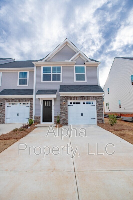 Building Photo - 215 Clearwood Dr