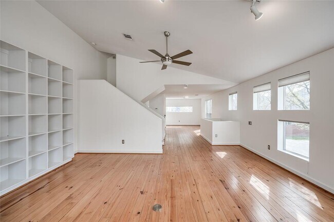 Building Photo - 682 Lester St