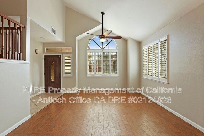 Building Photo - 135 Edmeades Ct