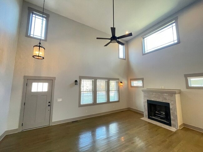 Photo - 1014 Curdwood Blvd House