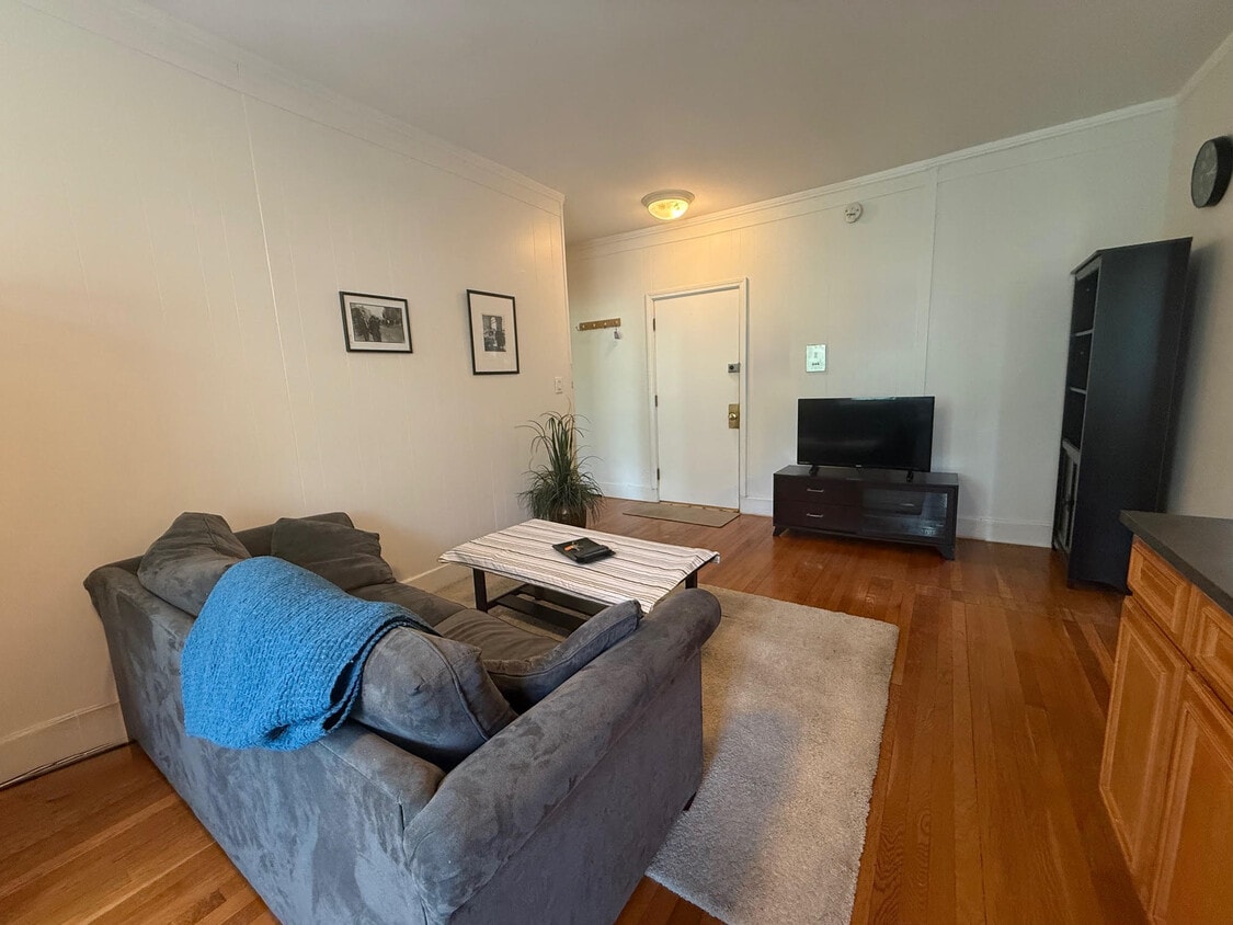 Primary Photo - 36 Winchester St