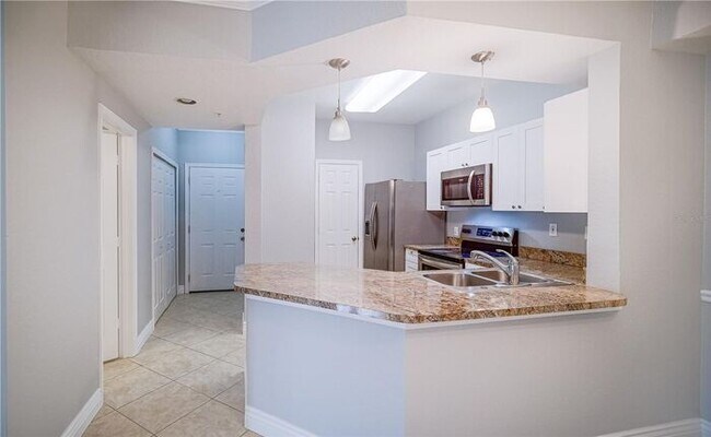 Building Photo - 2 Bedroom condo with 2 Baths and balcony minutes from The Mall at Millenia