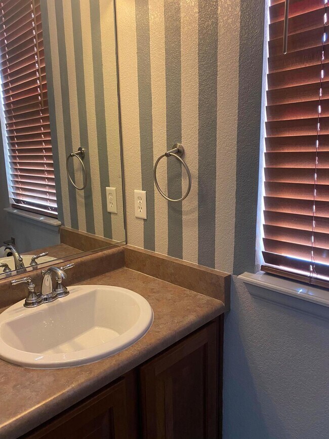 Foto del edificio - 4 bedroom - Dewhirst
