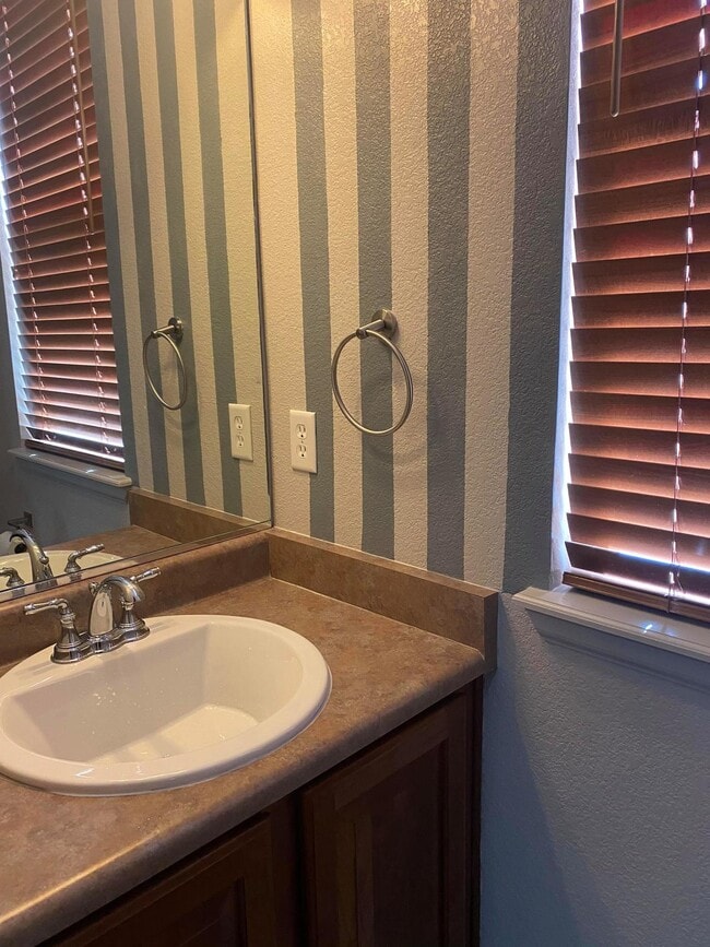 Photo - 4 bedroom - Dewhirst Apartment