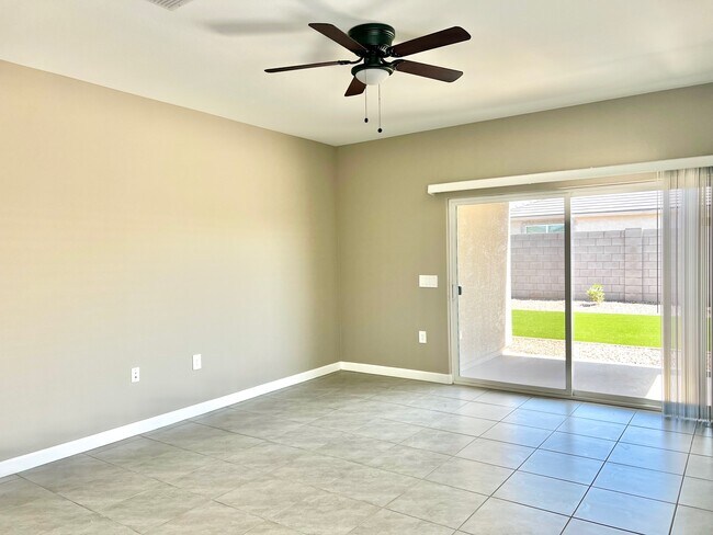Foto del edificio - 1377 W Highland Rd