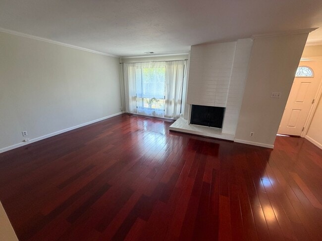 Foto del edificio - 3423 Catalina Ave