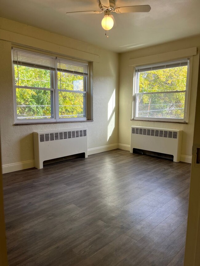 Foto del edificio - 414 E Lincoln Ave