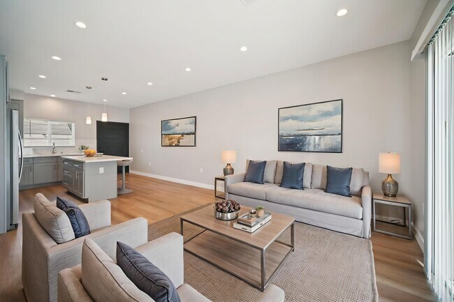 Foto del edificio - 8436 Oakdale Ave