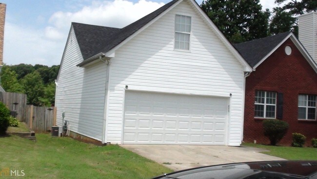 Building Photo - 1070 Meadow Walk Ave
