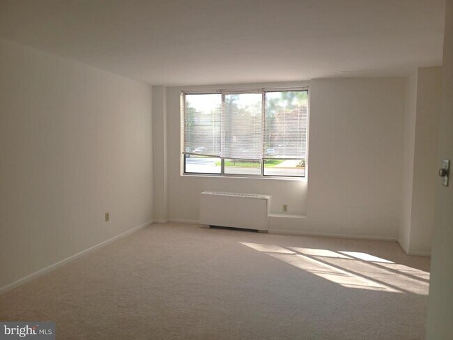 Foto del edificio - 6641 Wakefield Dr