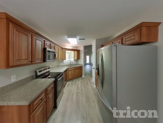 Building Photo - 2701 Riverbend Dr