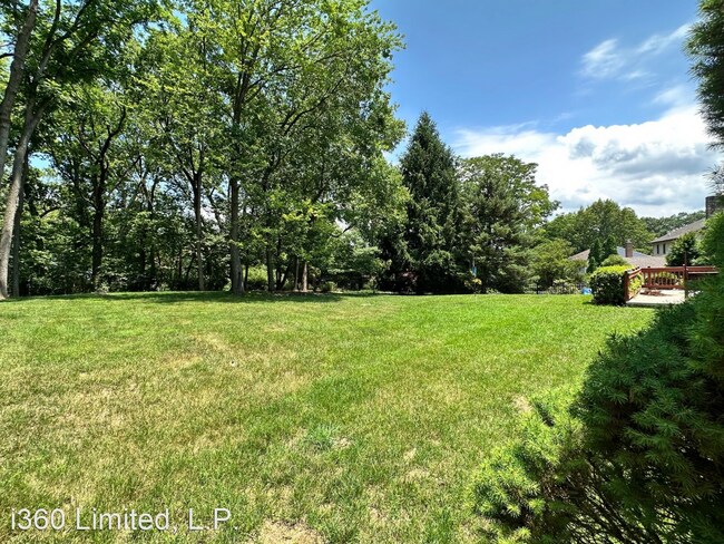 Building Photo - 4 br, 3.5 bath House - 2323 Forest Hills Dr