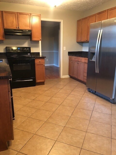Building Photo - LARGE 4br/2.5ba - GREAT DECATUR LOCATION!!...