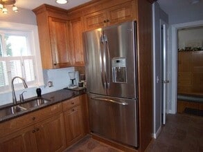 Building Photo - 50 Greenview Dr