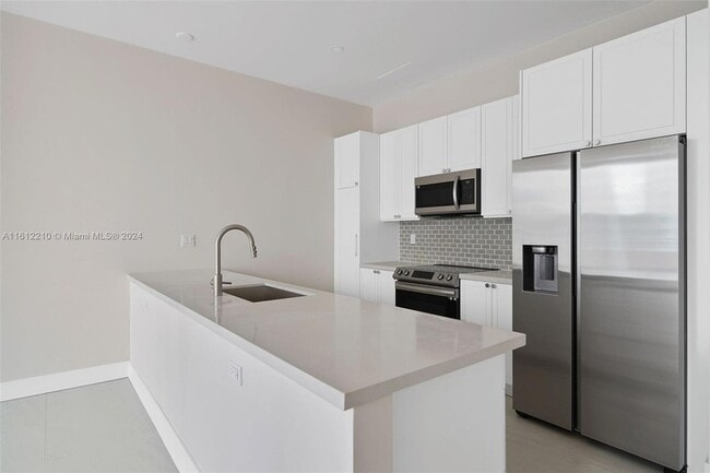 Building Photo - 555 NE 34th St