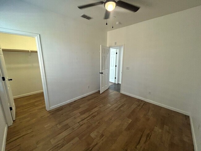 Foto del edificio - 3239 N Elm St