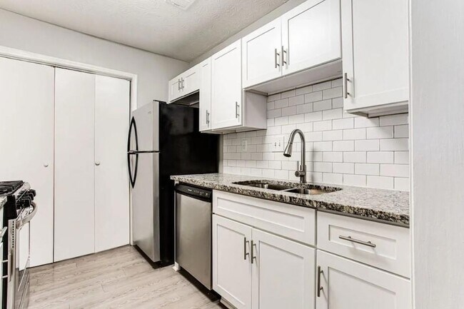 Foto del edificio - 1173 N Hairston Rd