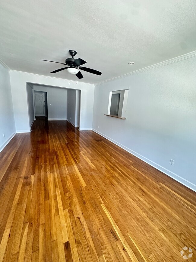 Building Photo - 471 Merrick Rd
