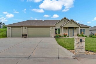 Building Photo - 3327 Merced Dr
