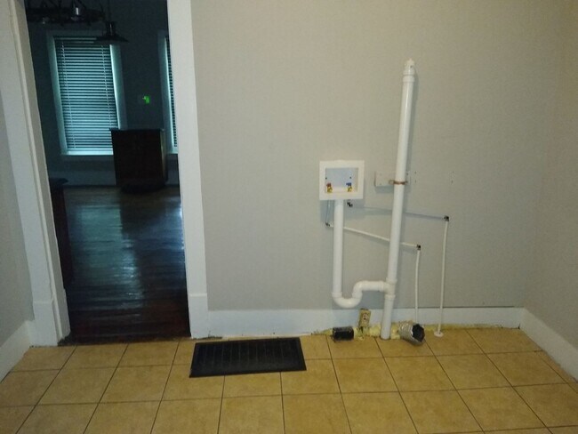 Foto del edificio - 4 Bedroom 1 bath in the heart of Gastonia