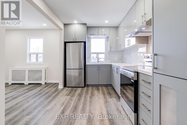 Building Photo - 384 Oakwood Ave