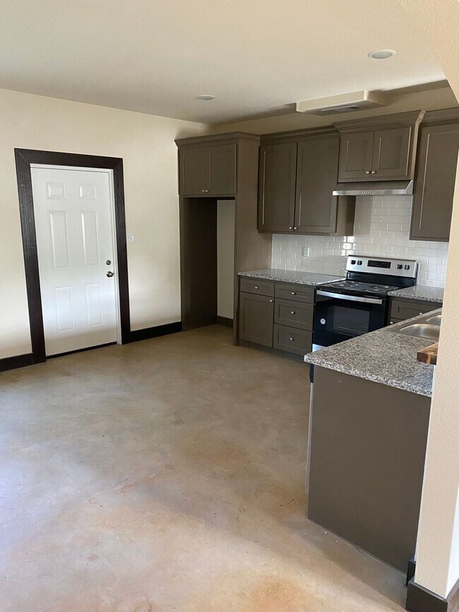 Foto del edificio - 1051 Deer Ln