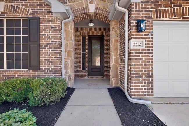 Foto del edificio - 3312 Glen Crest Ln