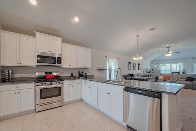 Foto del edificio - 5323 Vermilion Ct