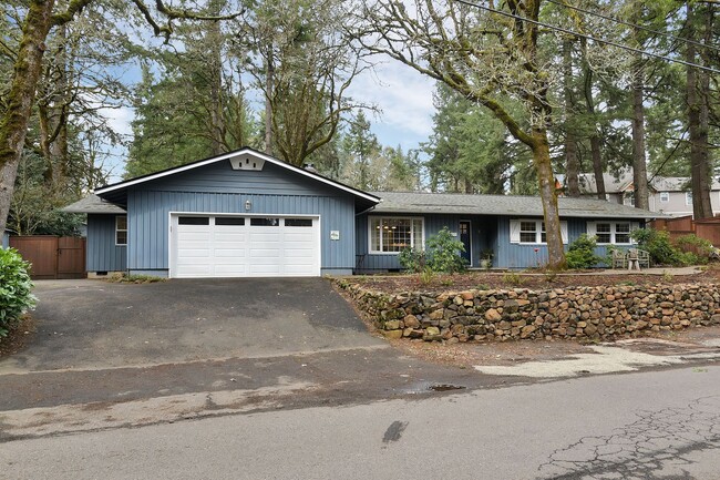 Foto del edificio - Quaint Remodeled Ranch in Lake Oswego