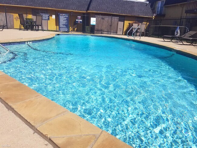 Foto del edificio - 2 br, 1 bath  - Fleetwood Apartments B1