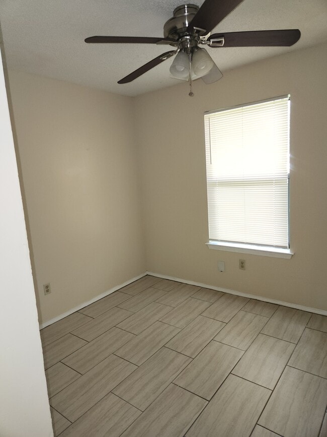 2nd bedroom - 617 Woodsman Dr