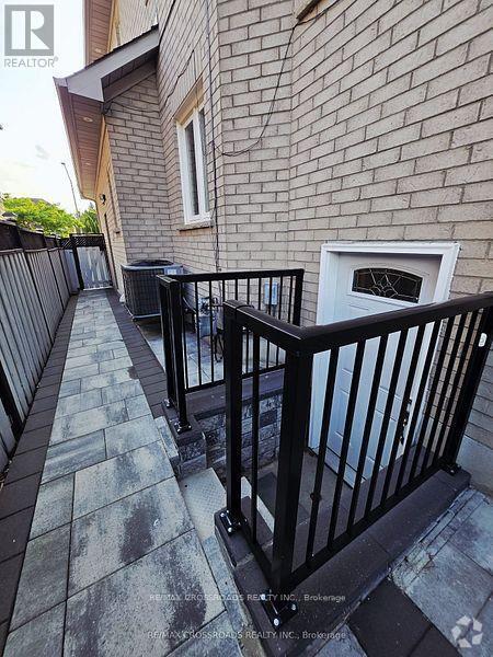 Building Photo - 50 Grandlea Crescent