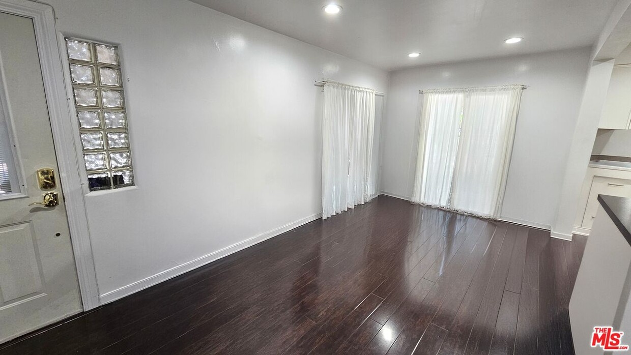 Foto principal - 3212 De Witt Dr