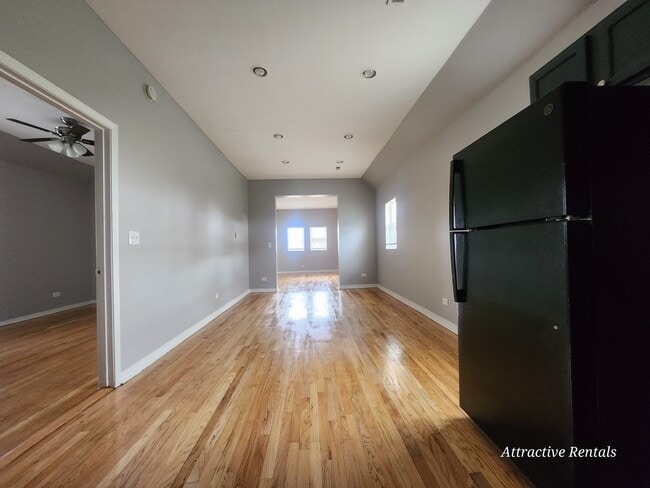 Photo - 5906 S La Salle St Apartment