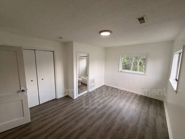 Building Photo - 508 Buckley St