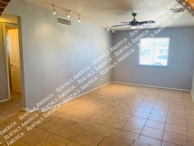 Building Photo - 5926 W Britton Ave