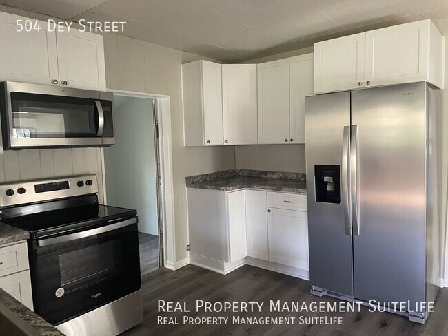 Foto del edificio - Classic Southern Charm in the Heart of Pam...