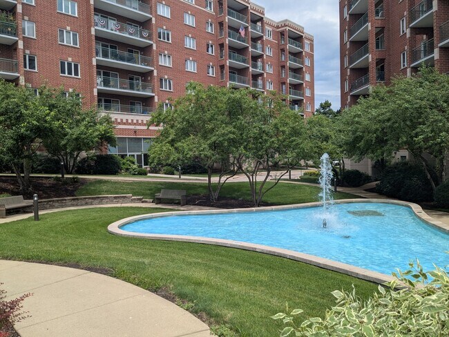 Foto del edificio - 650 S River Rd