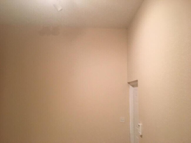 Foto del edificio - 260 Crestwood Cir