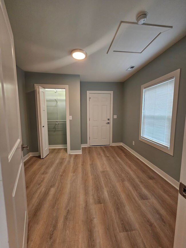 Building Photo - Completely Remodeled 2 bedroom 1 bathroom