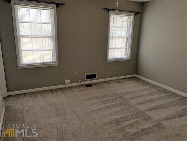 Foto del edificio - 2880 Bruckner Blvd SW