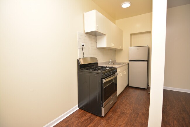 Building Photo - 6250 N Winthrop Ave