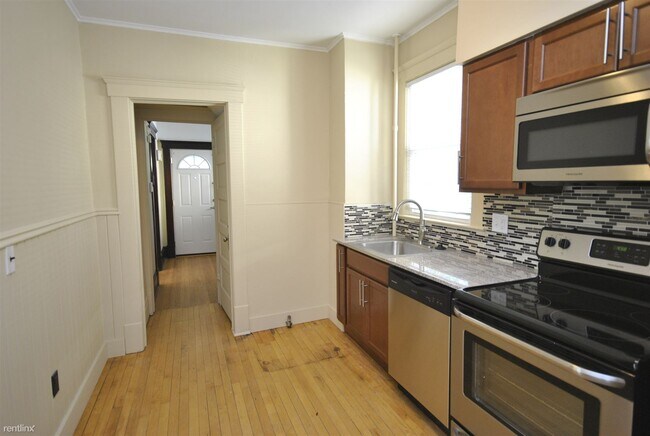 Building Photo - 3 br, 1 bath House - 211 E. Kingsley St  H...