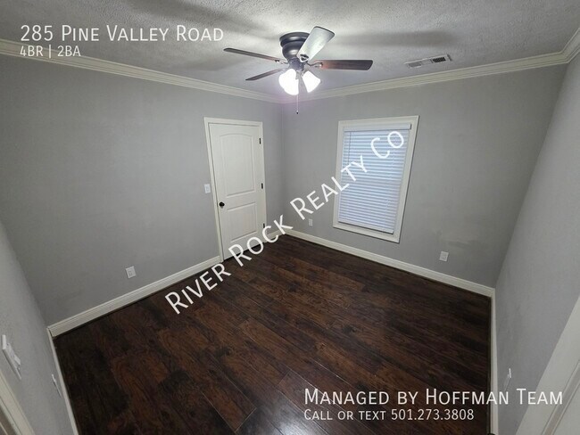 Foto del edificio - 285 Pine Valley Rd