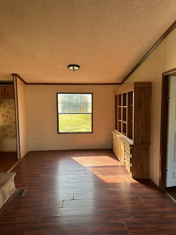 Building Photo - 303 Forest Creek Ln