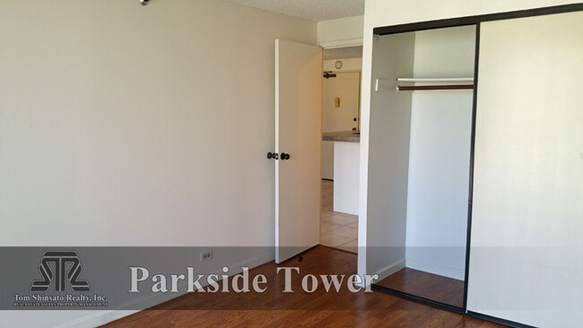 Building Photo - 974