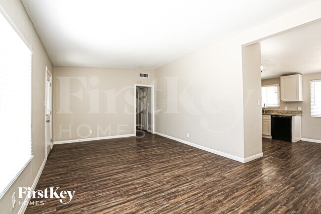 Building Photo - 2317 Hassett Ave