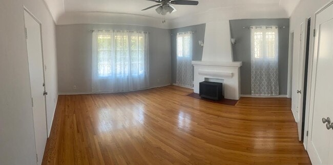 Sala de estar - 7944 Blackburn Ave