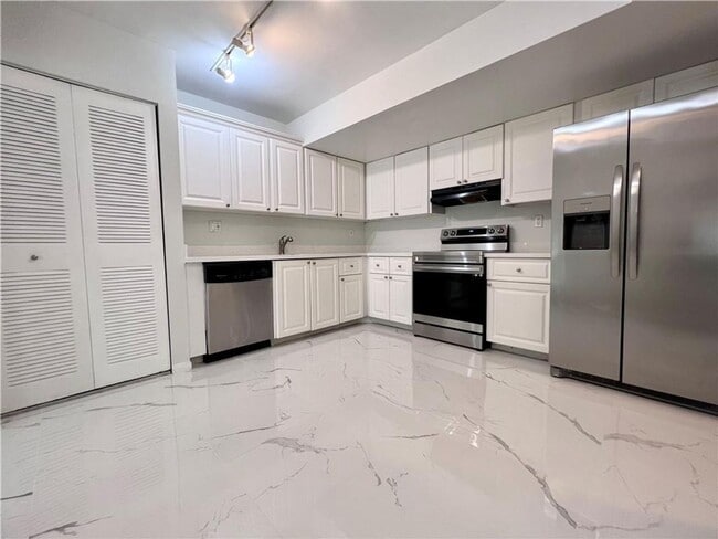 Photo - 701 N Pine Island Rd House