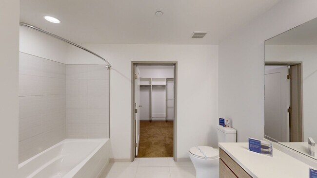 Interior Photo - 3033 Wilshire